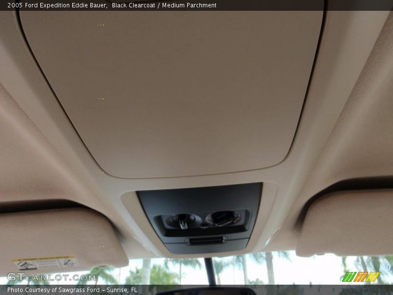 Black Clearcoat / Medium Parchment 2005 Ford Expedition Eddie Bauer