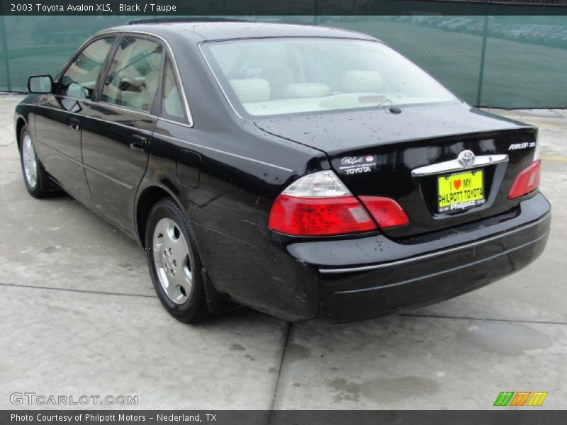 Black / Taupe 2003 Toyota Avalon XLS