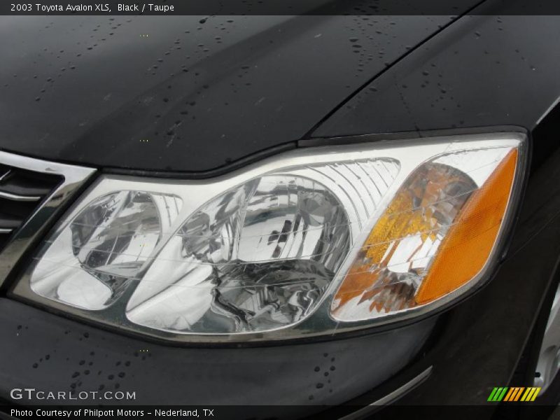 Black / Taupe 2003 Toyota Avalon XLS