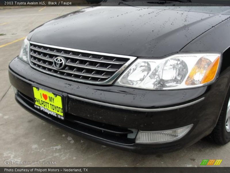Black / Taupe 2003 Toyota Avalon XLS
