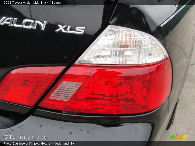 Black / Taupe 2003 Toyota Avalon XLS