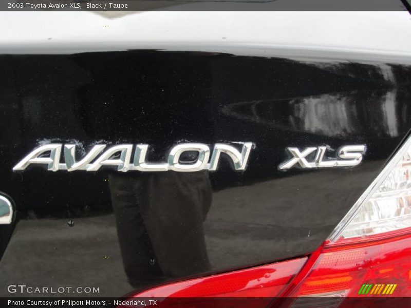 Black / Taupe 2003 Toyota Avalon XLS