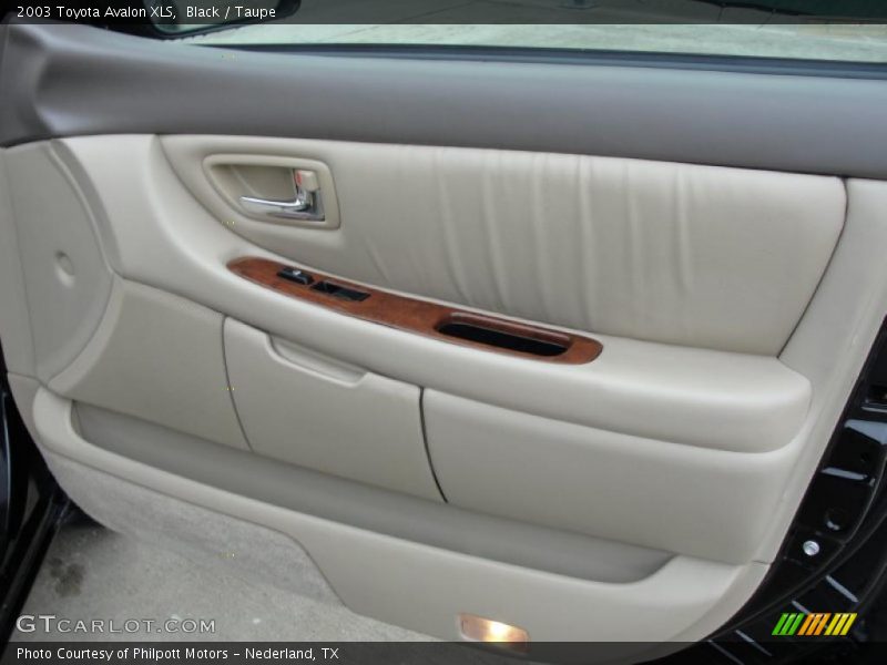 Black / Taupe 2003 Toyota Avalon XLS