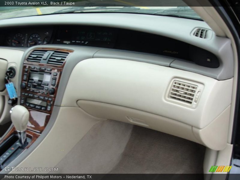 Black / Taupe 2003 Toyota Avalon XLS