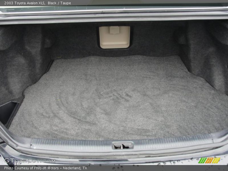 Black / Taupe 2003 Toyota Avalon XLS