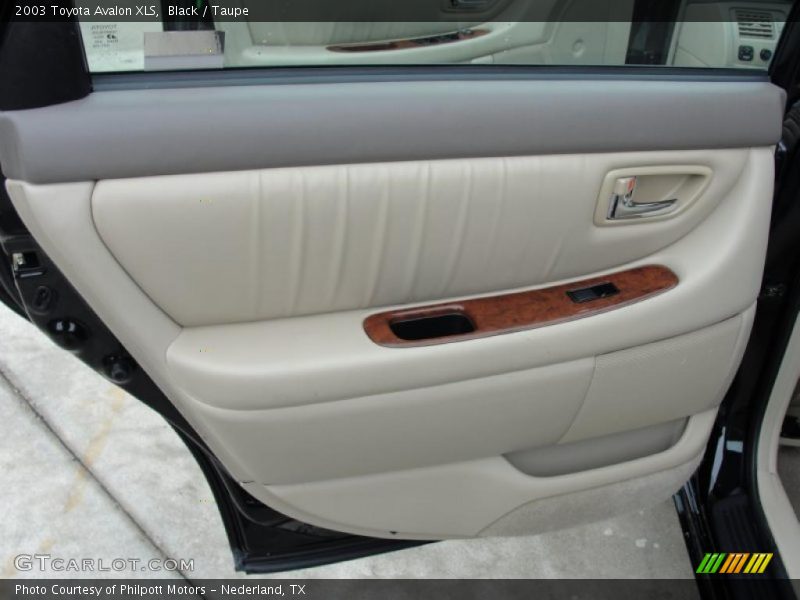 Black / Taupe 2003 Toyota Avalon XLS