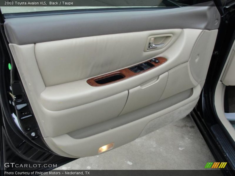 Black / Taupe 2003 Toyota Avalon XLS