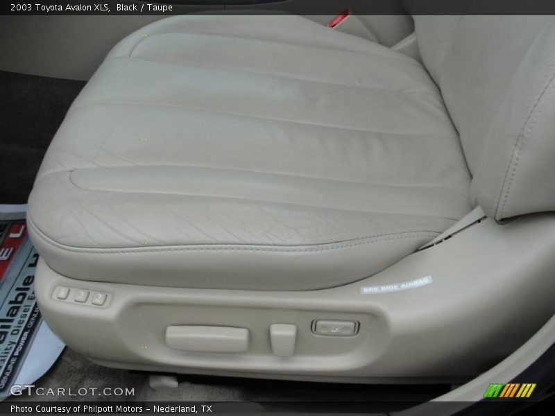Black / Taupe 2003 Toyota Avalon XLS