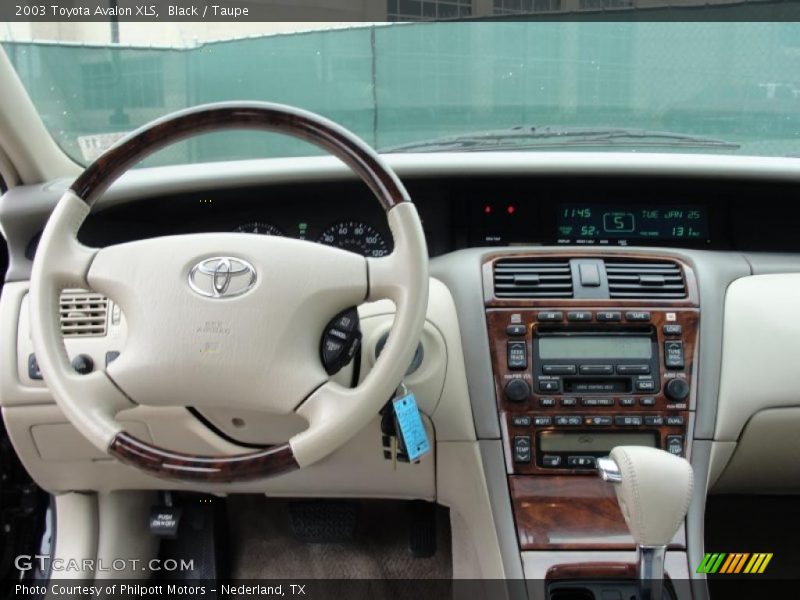 Black / Taupe 2003 Toyota Avalon XLS
