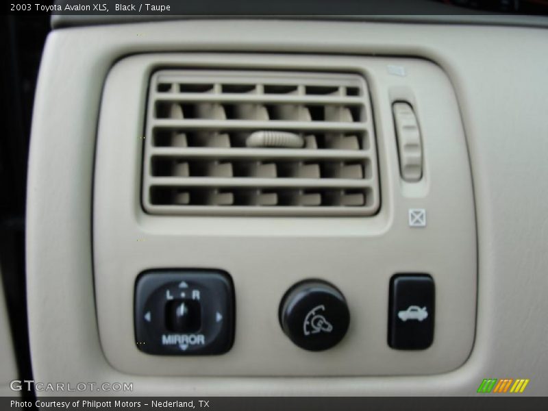 Black / Taupe 2003 Toyota Avalon XLS