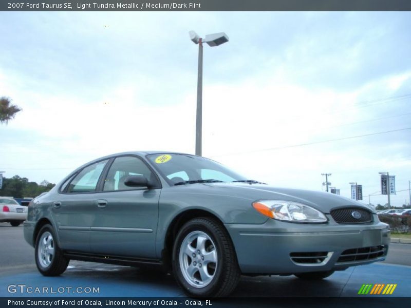 Light Tundra Metallic / Medium/Dark Flint 2007 Ford Taurus SE