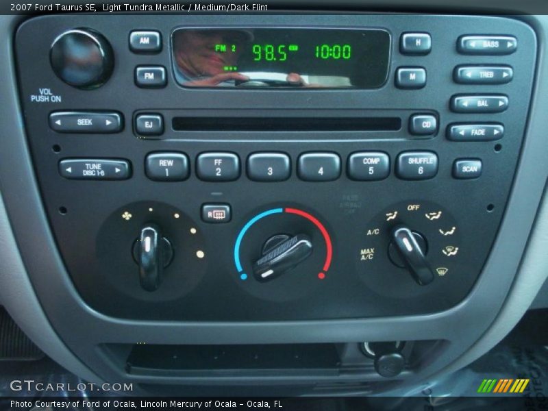 Light Tundra Metallic / Medium/Dark Flint 2007 Ford Taurus SE