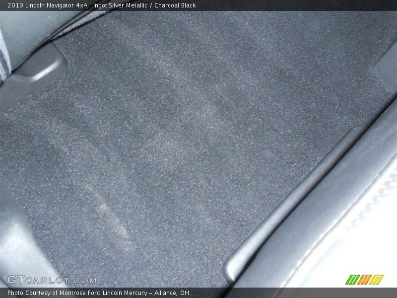 Ingot Silver Metallic / Charcoal Black 2010 Lincoln Navigator 4x4