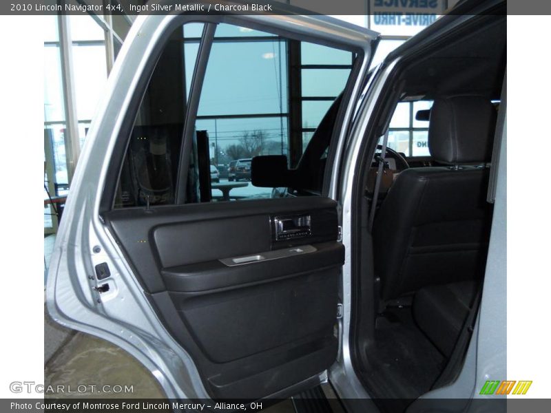 Ingot Silver Metallic / Charcoal Black 2010 Lincoln Navigator 4x4