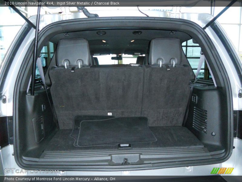 Ingot Silver Metallic / Charcoal Black 2010 Lincoln Navigator 4x4