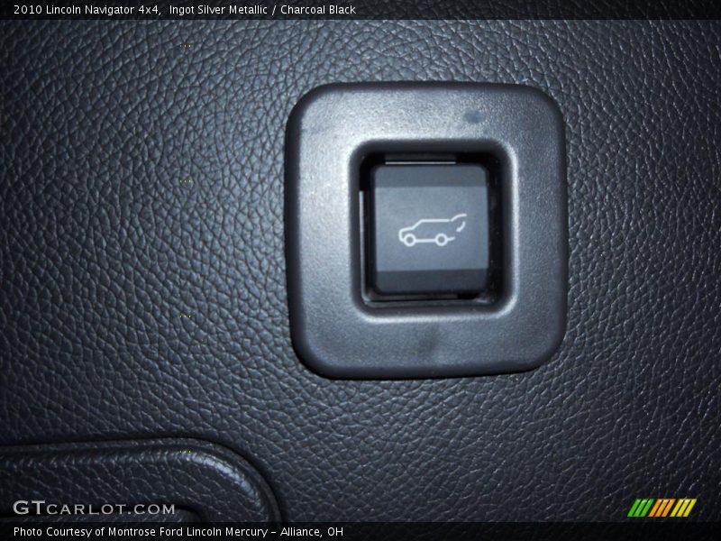 Ingot Silver Metallic / Charcoal Black 2010 Lincoln Navigator 4x4