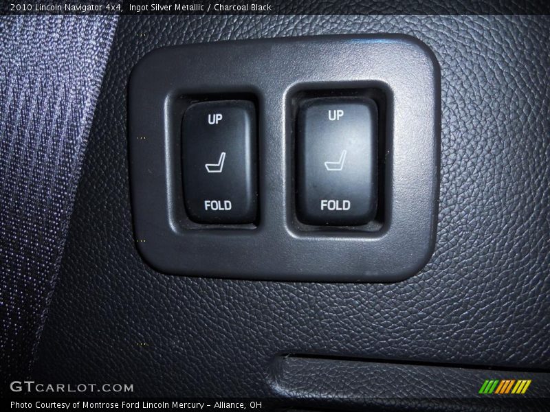 Ingot Silver Metallic / Charcoal Black 2010 Lincoln Navigator 4x4