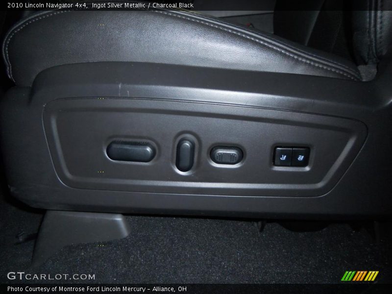 Ingot Silver Metallic / Charcoal Black 2010 Lincoln Navigator 4x4