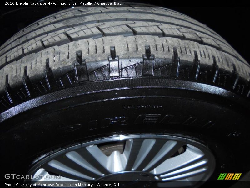 Ingot Silver Metallic / Charcoal Black 2010 Lincoln Navigator 4x4