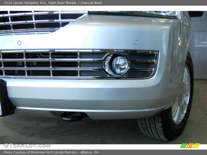 Ingot Silver Metallic / Charcoal Black 2010 Lincoln Navigator 4x4