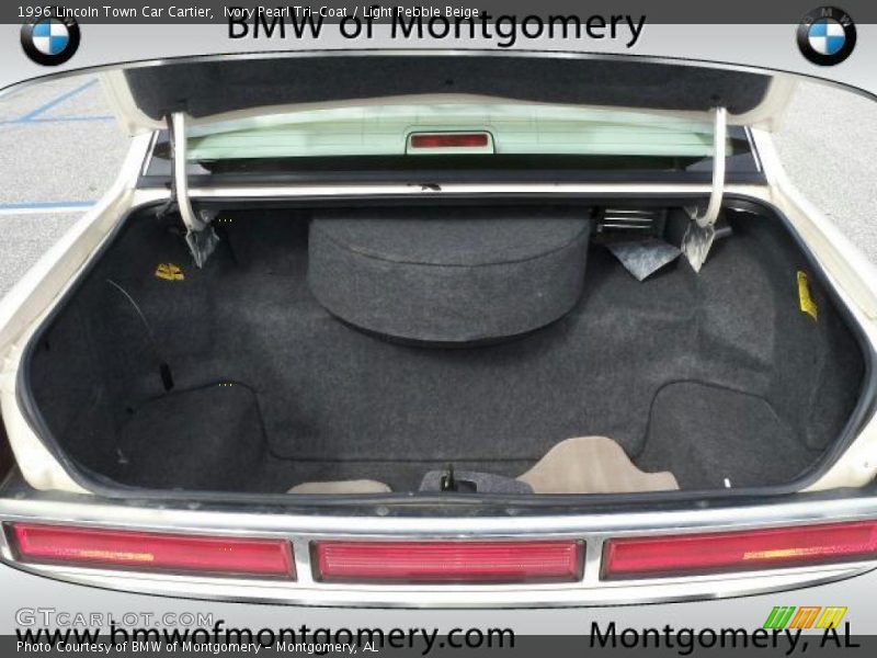 Ivory Pearl Tri-Coat / Light Pebble Beige 1996 Lincoln Town Car Cartier