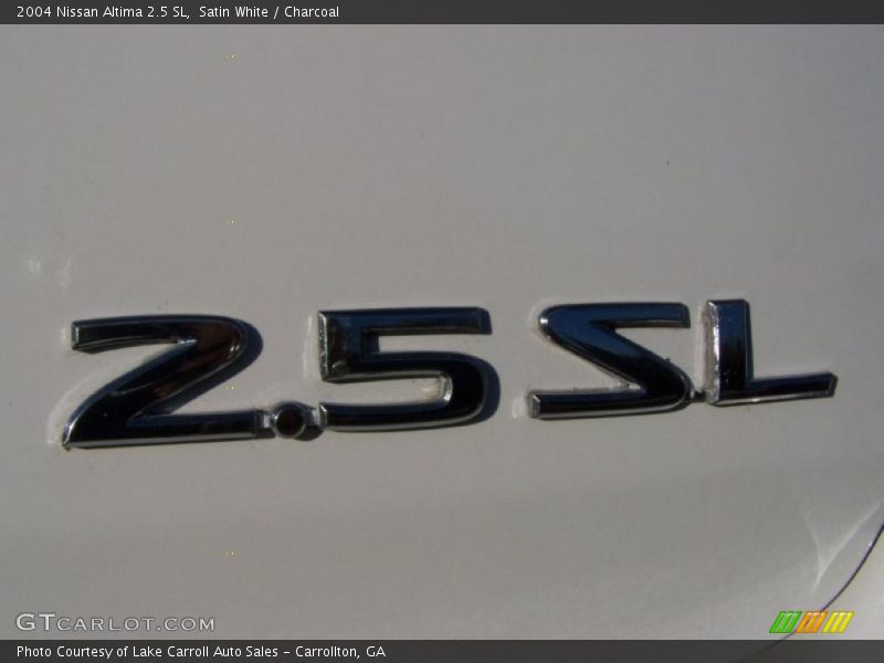 Satin White / Charcoal 2004 Nissan Altima 2.5 SL
