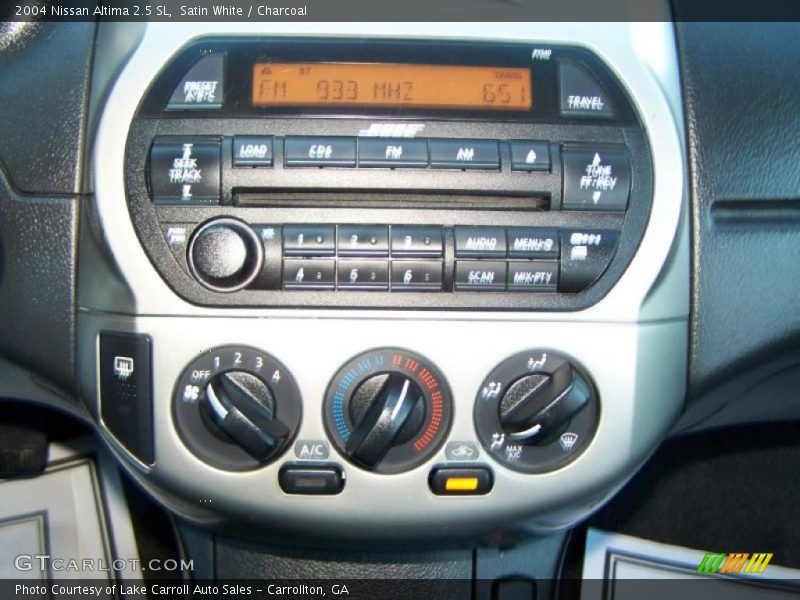 Satin White / Charcoal 2004 Nissan Altima 2.5 SL