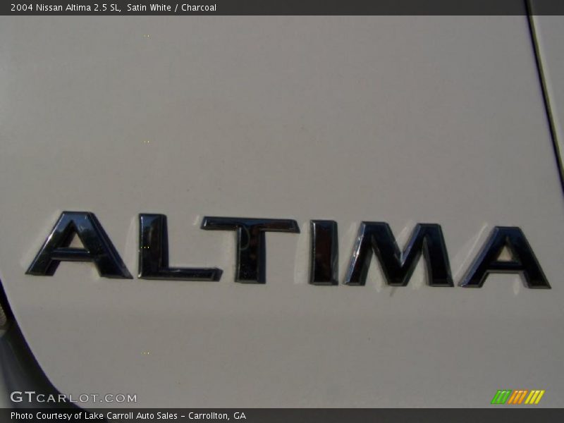 Satin White / Charcoal 2004 Nissan Altima 2.5 SL