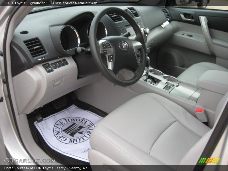 Classic Silver Metallic / Ash 2011 Toyota Highlander SE