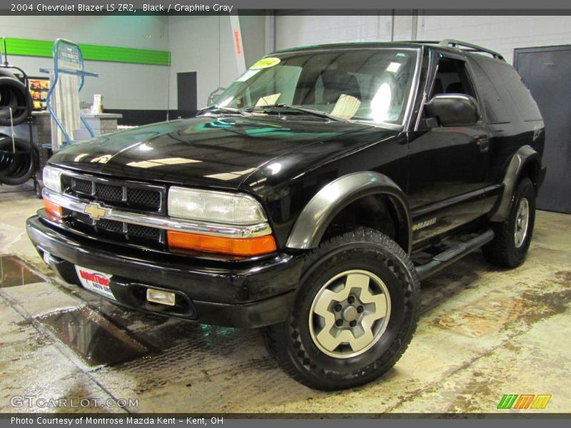 Front 3/4 View of 2004 Blazer LS ZR2