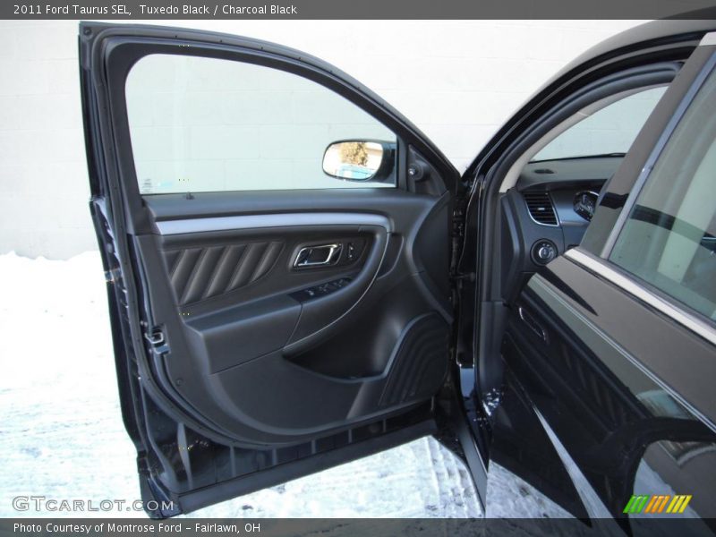 Tuxedo Black / Charcoal Black 2011 Ford Taurus SEL