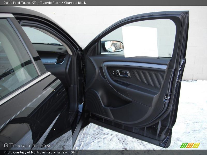 Tuxedo Black / Charcoal Black 2011 Ford Taurus SEL