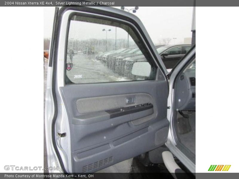 Silver Lightning Metallic / Charcoal 2004 Nissan Xterra XE 4x4