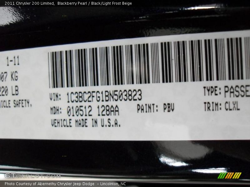 Blackberry Pearl / Black/Light Frost Beige 2011 Chrysler 200 Limited
