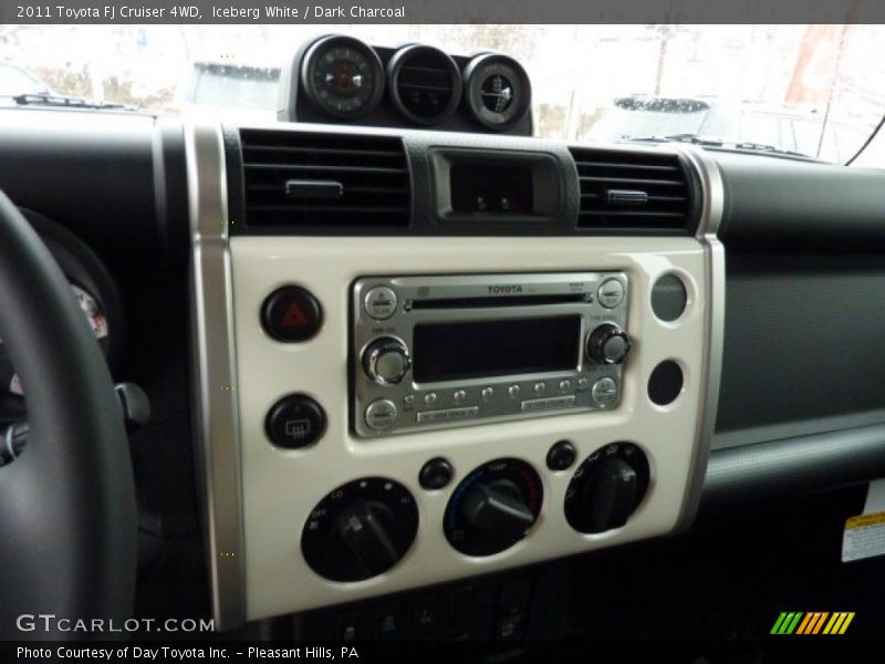 Iceberg White / Dark Charcoal 2011 Toyota FJ Cruiser 4WD