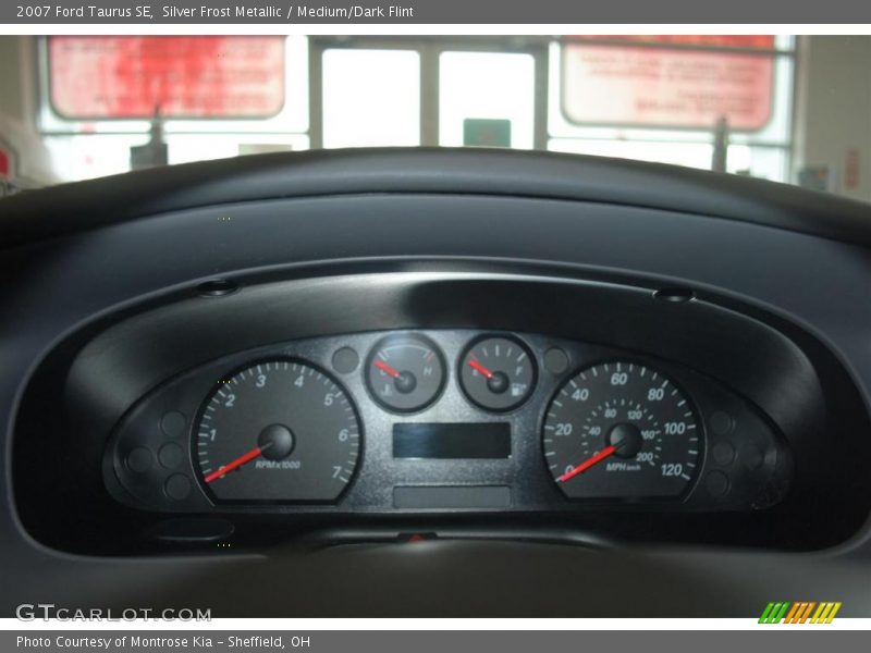 Silver Frost Metallic / Medium/Dark Flint 2007 Ford Taurus SE