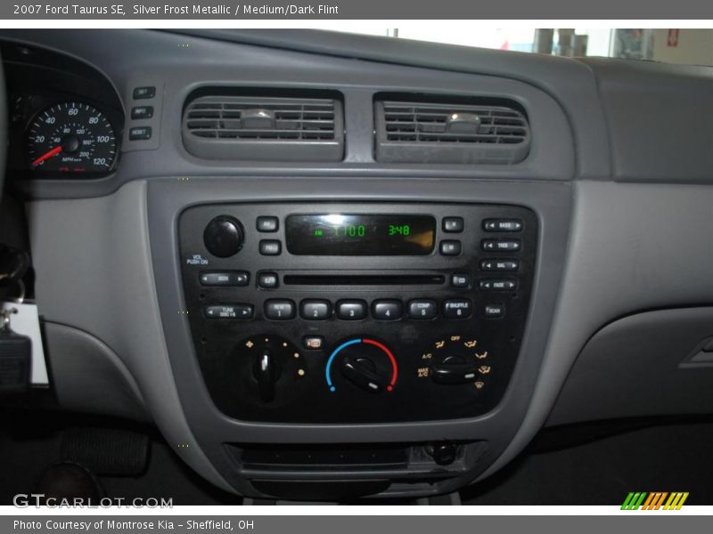 Silver Frost Metallic / Medium/Dark Flint 2007 Ford Taurus SE