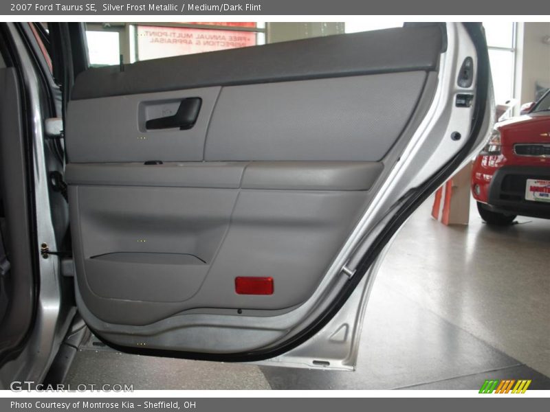 Silver Frost Metallic / Medium/Dark Flint 2007 Ford Taurus SE
