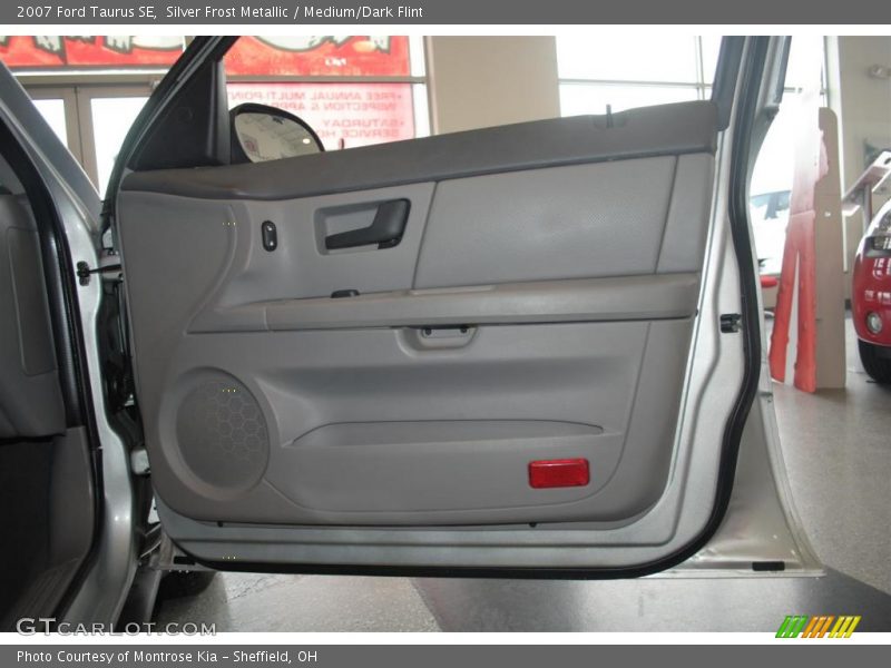 Silver Frost Metallic / Medium/Dark Flint 2007 Ford Taurus SE