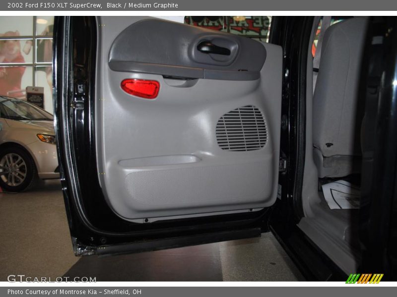 Black / Medium Graphite 2002 Ford F150 XLT SuperCrew