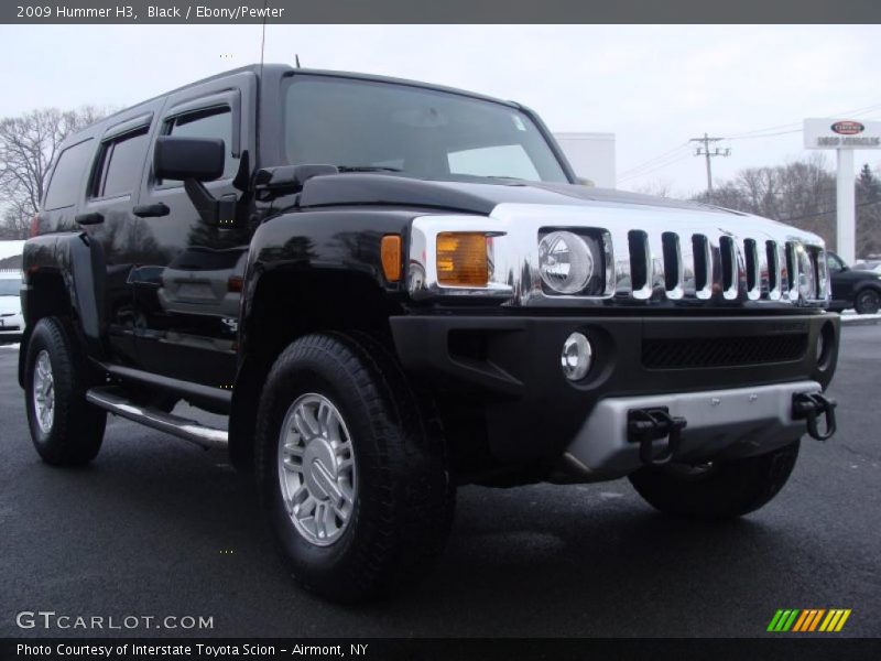 Front 3/4 View of 2009 H3 