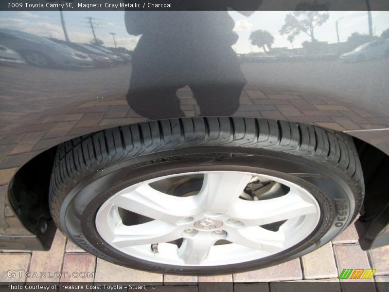 Magnetic Gray Metallic / Charcoal 2009 Toyota Camry SE