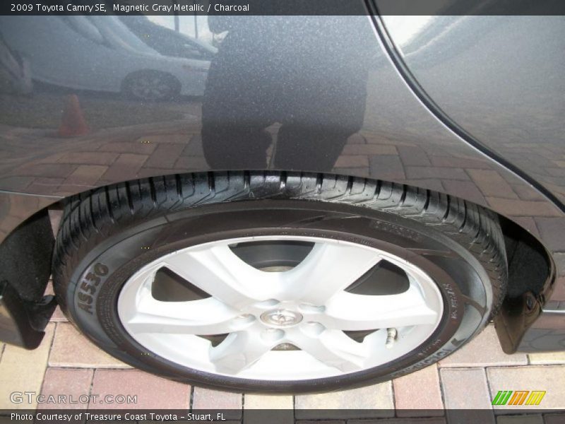 Magnetic Gray Metallic / Charcoal 2009 Toyota Camry SE