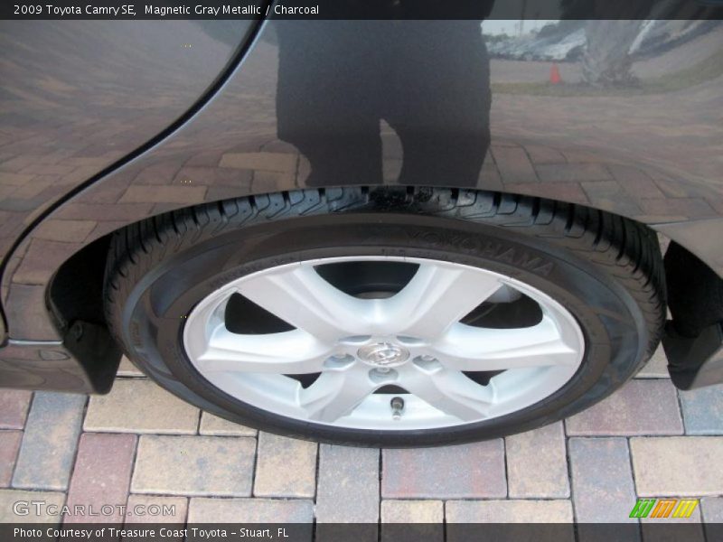 Magnetic Gray Metallic / Charcoal 2009 Toyota Camry SE
