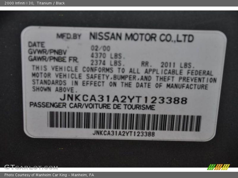 Titanium / Black 2000 Infiniti I 30