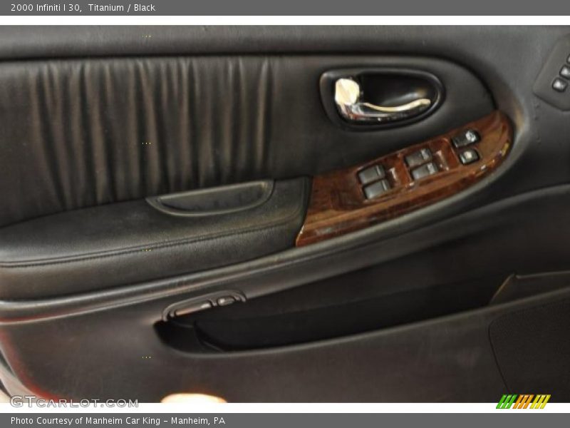 Titanium / Black 2000 Infiniti I 30