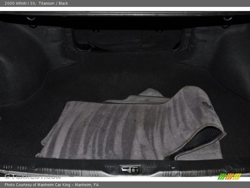 Titanium / Black 2000 Infiniti I 30