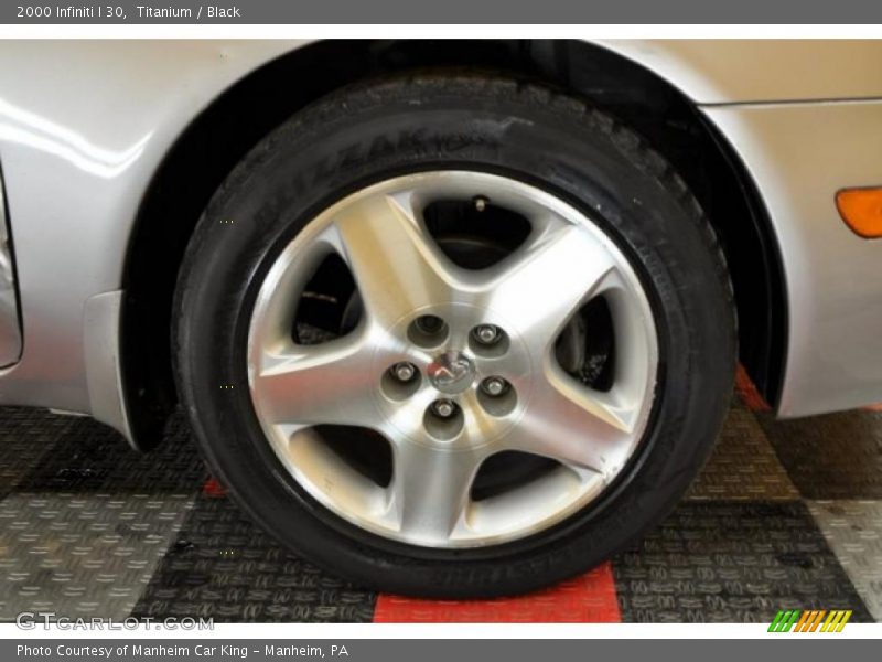 Titanium / Black 2000 Infiniti I 30