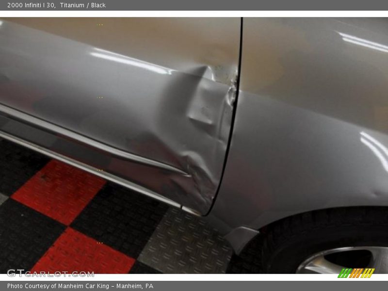 Titanium / Black 2000 Infiniti I 30