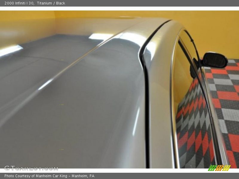 Titanium / Black 2000 Infiniti I 30